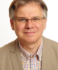 Stefan Esders headshot