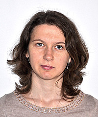 Oana Pocovnicu headshot