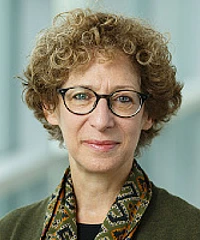 Amy Elizabeth Singer headshot