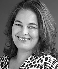 Sarah Betzer headshot