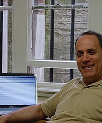 Alon Faraggi headshot