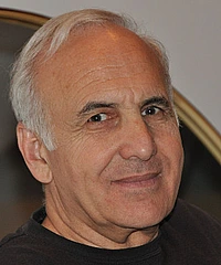 Thomas Banks headshot