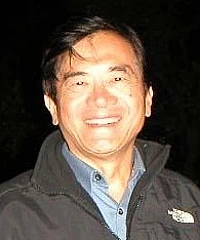 Anthony Zee headshot