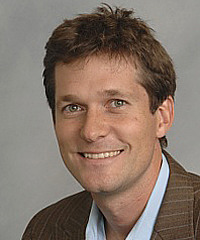 Alexander Bauer headshot