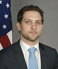 Jonathan Finer headshot