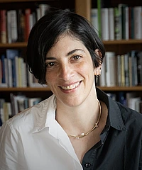 Alma Steingart headshot