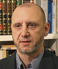 Alejandro Garcia-Sanjuan headshot