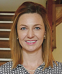 Robin Neumayer headshot