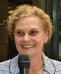 Dee Clayman headshot