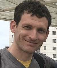 Dani Neftin headshot