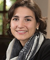 Minou Arjomand headshot