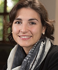 Minou Arjomand headshot