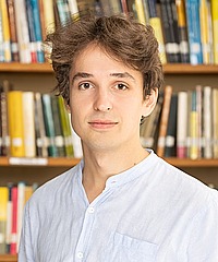 Simon Machado headshot