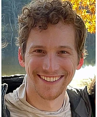 Chris Akers headshot