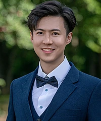 Weishun Zhong headshot