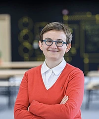 Daniela V Gabor headshot