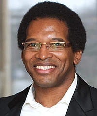 Leopoldo Pando Zayas headshot