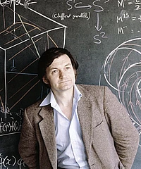 Roger Penrose headshot