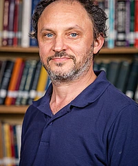 Martín Cortés headshot