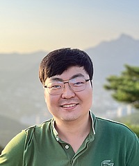 Dongryul Kim headshot