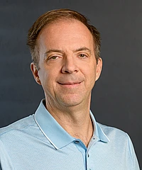 Dragomir Saric headshot