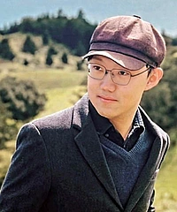 Keming Zhang headshot
