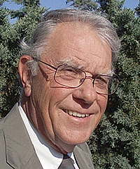 Stephen V. Tracy headshot