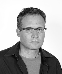 Emmanuel Papoutsakis headshot