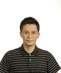 Soo-Jong Rey headshot