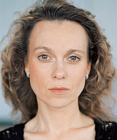 Olga Holtz headshot