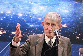 Freeman Dyson