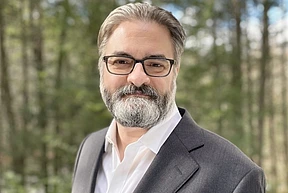 Gatto Headshot Dec 2020 crop3