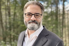 Gatto Headshot Dec 2020 crop3