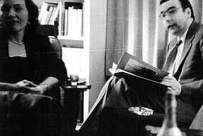 Image of Institute for Advanced Study scholars in conversation. 
