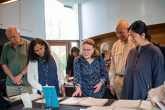 Archives Showcase Visitors