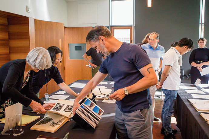 Archives Showcase Visitors