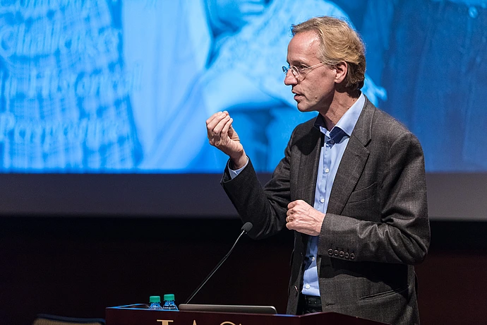 Robbert Dijkgraaf lectures at the podium